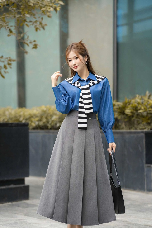 Diện chân váy xếp ly sao cho sang trọng và trẻ trung?- Ảnh 1.