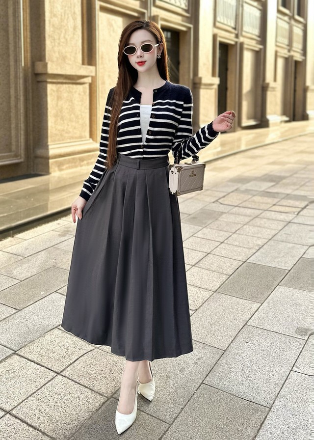 Diện chân váy xếp ly sao cho sang trọng và trẻ trung?- Ảnh 2.