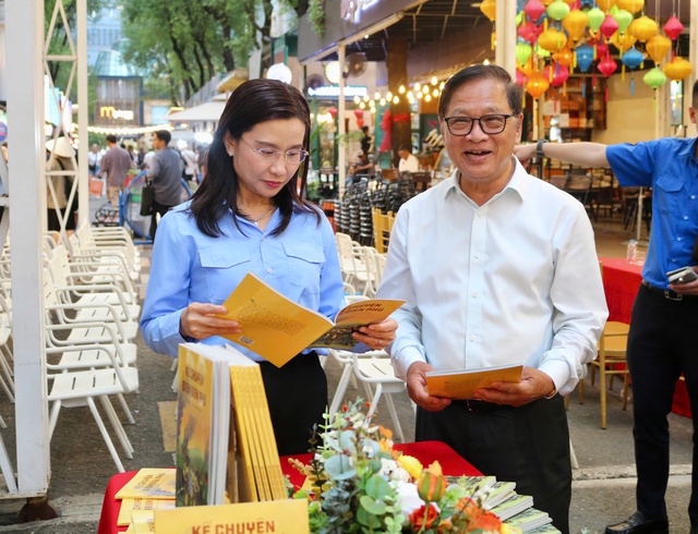 Trao tặng 2.000 cuốn s&aacute;ch cho Tủ s&aacute;ch Thiếu nhi Hội đồng Đội T.Ư - Ảnh 4.