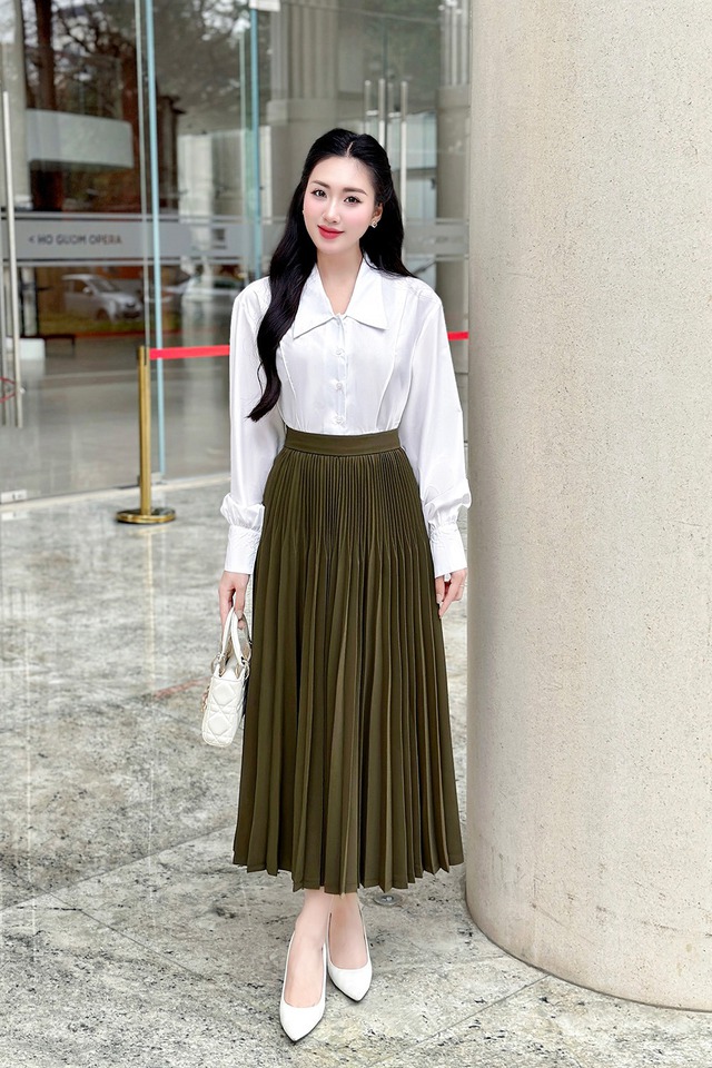 Diện chân váy xếp ly sao cho sang trọng và trẻ trung?- Ảnh 3.