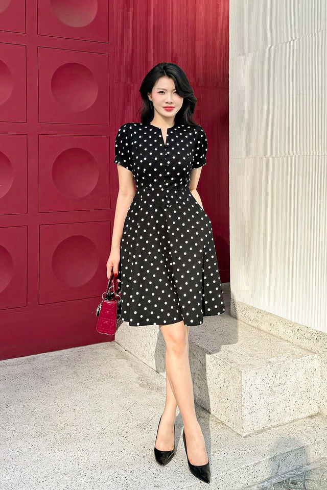 Rạng rỡ với váy họa tiết chấm bi cho những ngày giao mùa - Ảnh 6.