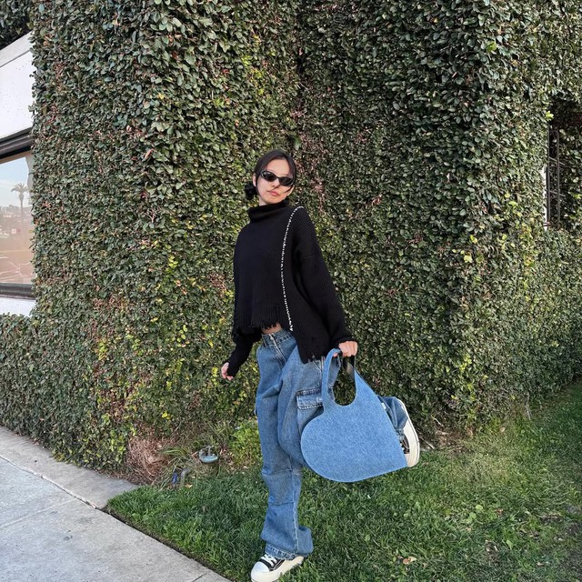 Phụ kiện denim mang đến khí chất bụi bặm đường phố - Ảnh 4.