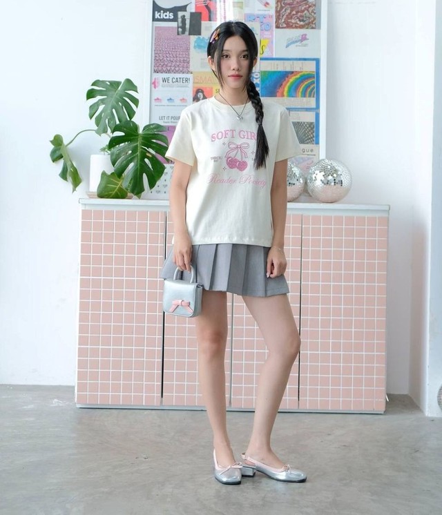 Diện chân váy xếp ly sao cho sang trọng và trẻ trung?- Ảnh 5.