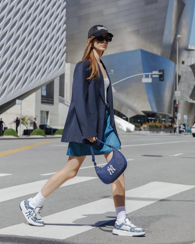 Phụ kiện denim mang đến khí chất bụi bặm đường phố - Ảnh 6.