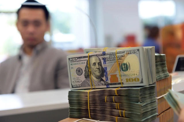 Chốt lời v&agrave;ng, d&ograve;ng tiền đổ v&agrave;o USD- Ảnh 2.