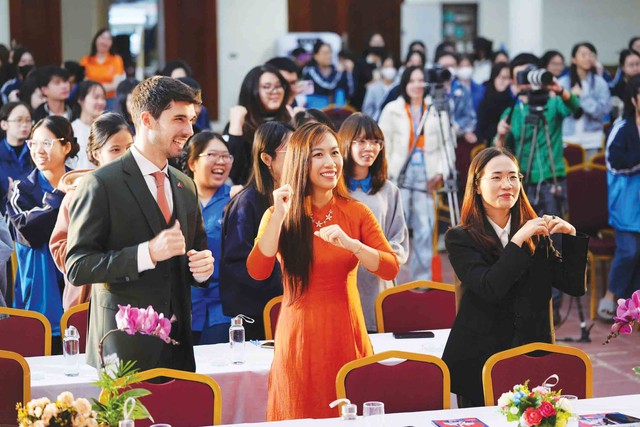 Những 'vết thương kh&ocirc;ng đổ m&aacute;u' tr&ecirc;n kh&ocirc;ng gian mạng- Ảnh 2.