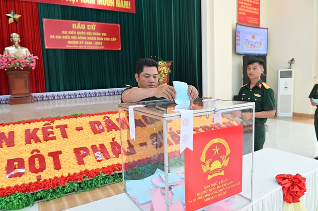 L&aacute; phiếu bầu cử đầu ti&ecirc;n tại Kh&aacute;nh H&ograve;a - Ảnh 3.