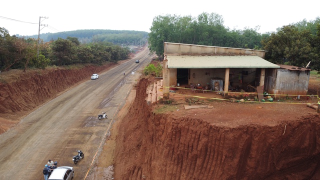 Sau nhận tiền hỗ trợ để đến nơi ở tạm, 8 hộ d&acirc;n mong muốn điều g&igrave;? - Ảnh 3.