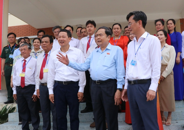 Chủ tịch Quốc hội kiểm tra c&ocirc;ng t&aacute;c chuẩn bị bầu cử ở Đồng Nai - Ảnh 2.