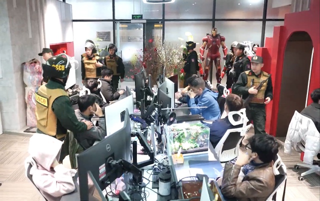 Vụ &lsquo;X&ocirc;i Lạc TV&rsquo;: B&igrave;nh luận vi&ecirc;n tiết lộ mức th&ugrave; lao v&agrave; cường độ l&agrave;m việc - Ảnh 1.