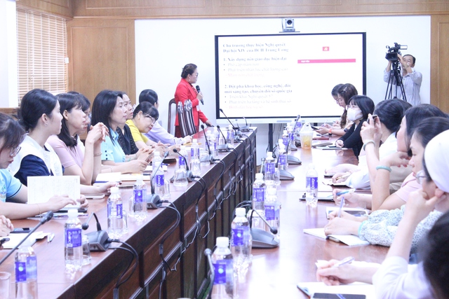 'Con sinh ra từ đâu' sau 40 năm vẫn là câu hỏi làm khó nhiều phụ huynh - Ảnh 2.