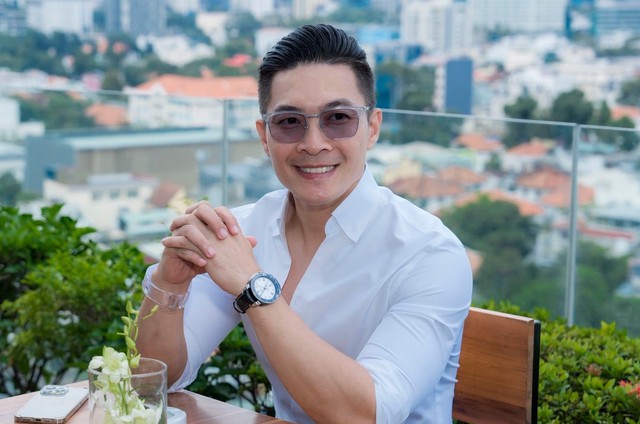 Quốc Cơ tiết lộ cuộc sống tuổi 42, chia sẻ về b&iacute; quyết giữ lửa h&ocirc;n nh&acirc;n- Ảnh 1.