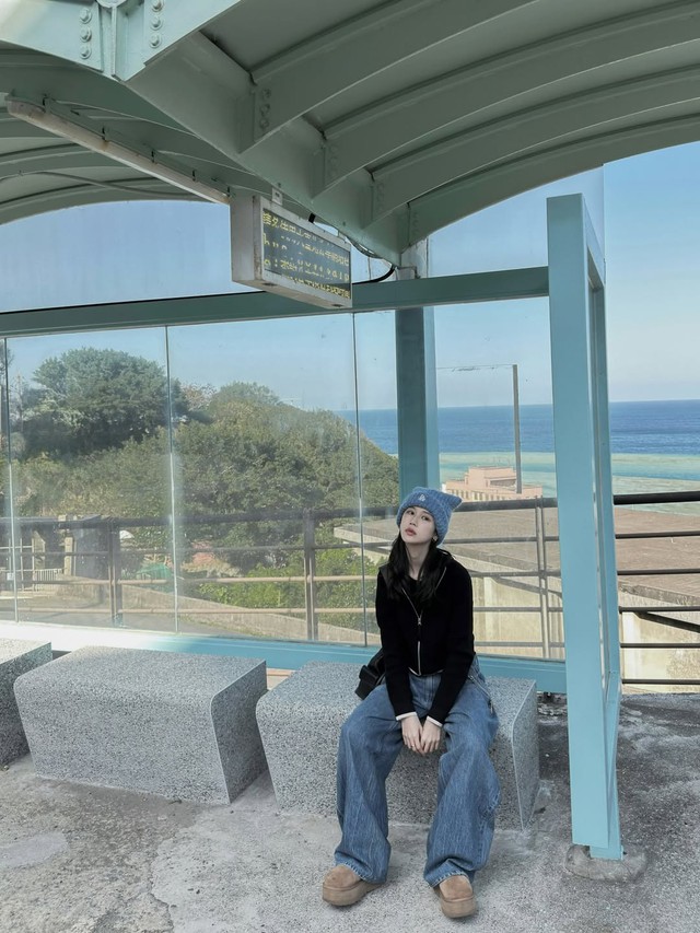 Quần jeans ống rộng mang đến vẻ ngoài tự tin và năng động cho nàng- Ảnh 3.