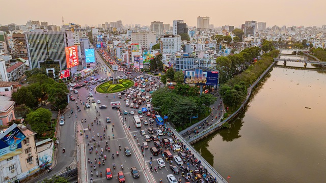 C&oacute; n&ecirc;n th&aacute;o dỡ v&ograve;ng xoay ở TP.HCM ? - Ảnh 2.