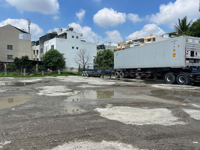  Xử lý vi phạm các bãi xe container tự phát trên đường Võ Chí Công- Ảnh 9.