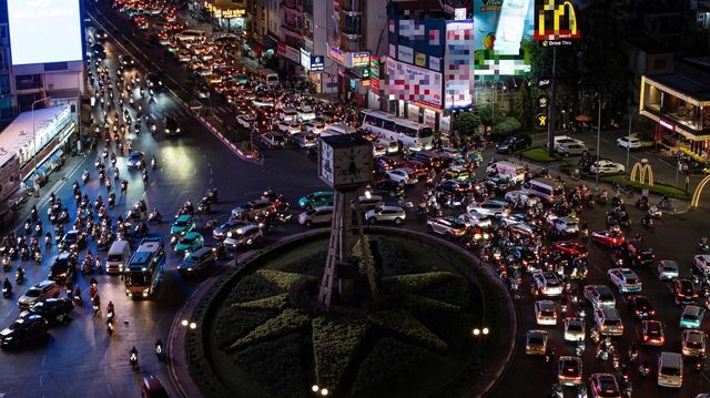 C&oacute; n&ecirc;n th&aacute;o dỡ v&ograve;ng xoay ở TP.HCM ? - Ảnh 5.