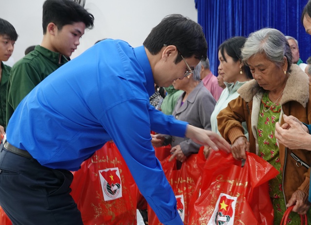  Bí thư thứ nhất T.Ư Đoàn dự nhiều hoạt động an sinh ở Gia Lai - Ảnh 3.