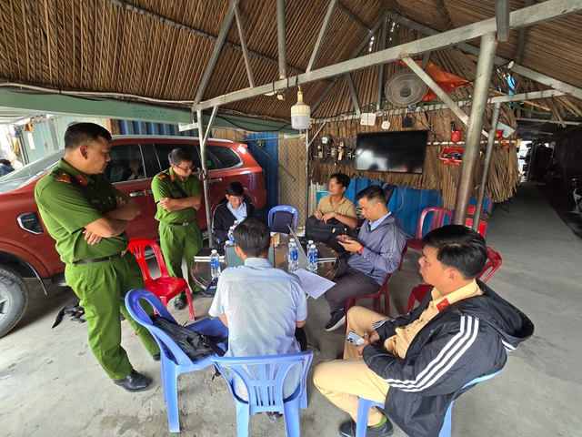  Xử lý vi phạm các bãi xe container tự phát trên đường Võ Chí Công- Ảnh 2.