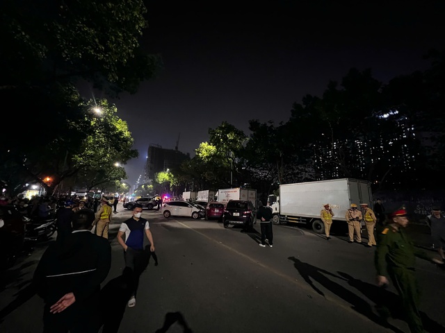  Tai nạn liên hoàn 5 ô tô, 3 xe máy, nhiều người bị thương- Ảnh 1.