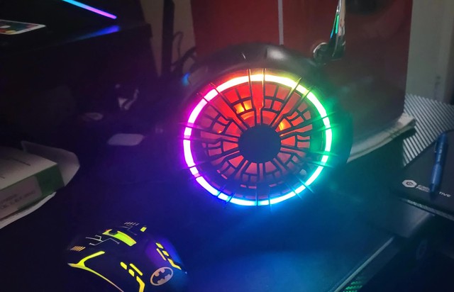 Cổng USB tr&ecirc;n m&agrave;n h&igrave;nh c&oacute; thể l&agrave;m được nhiều hơn ch&uacute;ng ta nghĩ - Ảnh 2.