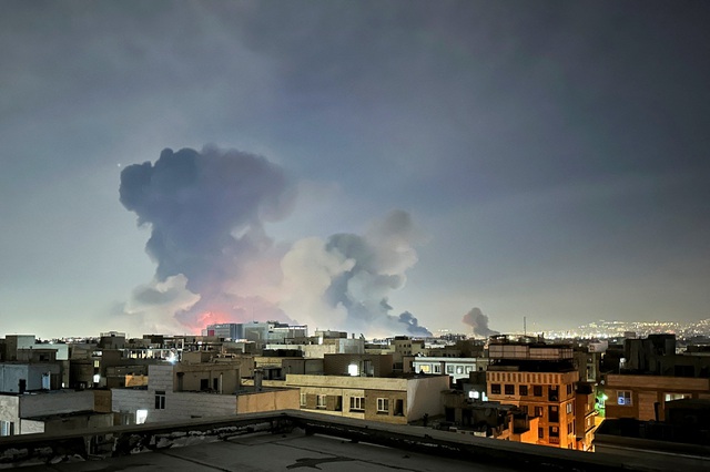 Tổng thống Iran xin lỗi, tuyên bố ngừng tấn công láng giềng - Ảnh 2.