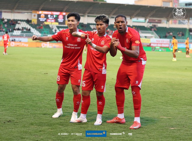  Đội của HLV Huỳnh Đức ở vị trí khó tin, Đà Nẵng thoát đáy- Ảnh 1.