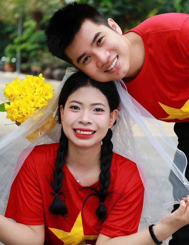 Bộ ảnh cưới đặc biệt của cặp đôi nên duyên nhờ... đi nhặt rác- Ảnh 1.