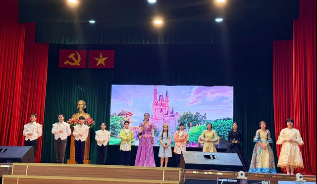 Học sinh lồng tiếng phim bằng tiếng Anh, Pháp, Đức, Nhật, Trung - Ảnh 1.