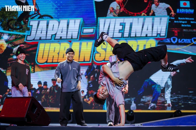 Gặp sự cố tr&igrave;nh diễn, Đ&ocirc;ng Nhi vẫn 'đốt ch&aacute;y' s&acirc;n khấu trước h&agrave;ng ng&agrave;n kh&aacute;n giả- Ảnh 14.