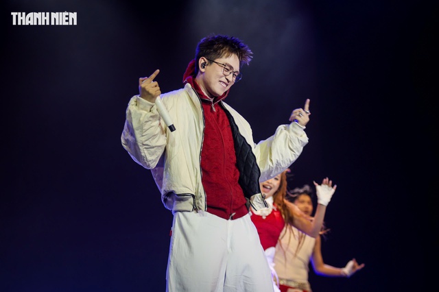 Gặp sự cố tr&igrave;nh diễn, Đ&ocirc;ng Nhi vẫn 'đốt ch&aacute;y' s&acirc;n khấu trước h&agrave;ng ng&agrave;n kh&aacute;n giả- Ảnh 9.