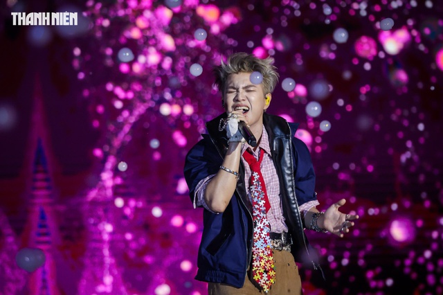 Gặp sự cố tr&igrave;nh diễn, Đ&ocirc;ng Nhi vẫn 'đốt ch&aacute;y' s&acirc;n khấu trước h&agrave;ng ng&agrave;n kh&aacute;n giả- Ảnh 10.