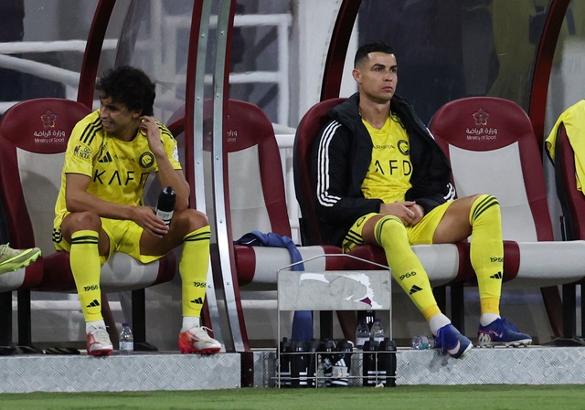 Ronaldo rời Ả Rập X&ecirc; &Uacute;t để điều trị chấn thương, Al Nassr v&agrave; đội tuyển Bồ Đ&agrave;o Nha thấp thỏm- Ảnh 2.