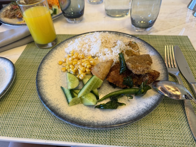 7 ng&agrave;y mắc kẹt ở Trung Đ&ocirc;ng: Kh&ocirc;ng ăn nổi, vỡ &ograve;a khi về Việt Nam - Ảnh 1.