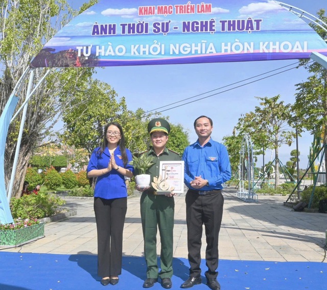 Trung &uacute;y Nguyễn Trường Minh giữ lửa tuổi trẻ nơi đảo H&ograve;n Khoai tiền ti&ecirc;u cực Nam  - Ảnh 4.