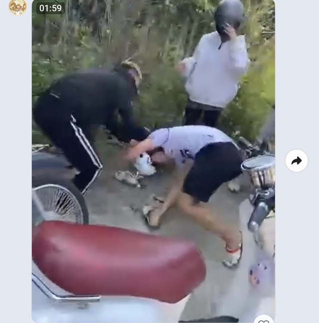  Điều tra thông tin đoạn clip một thiếu niên đánh hội đồng  - Ảnh 1.