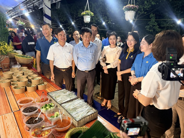 B&agrave; Nguyễn Thị &Aacute;nh Hoa: Hơn 25 năm nỗ lực đ&oacute;ng g&oacute;p cho sự ph&aacute;t triển TP.HCM- Ảnh 2.