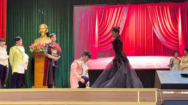 Học sinh lồng tiếng phim bằng tiếng Anh, Pháp, Đức, Nhật, Trung - Ảnh 4.