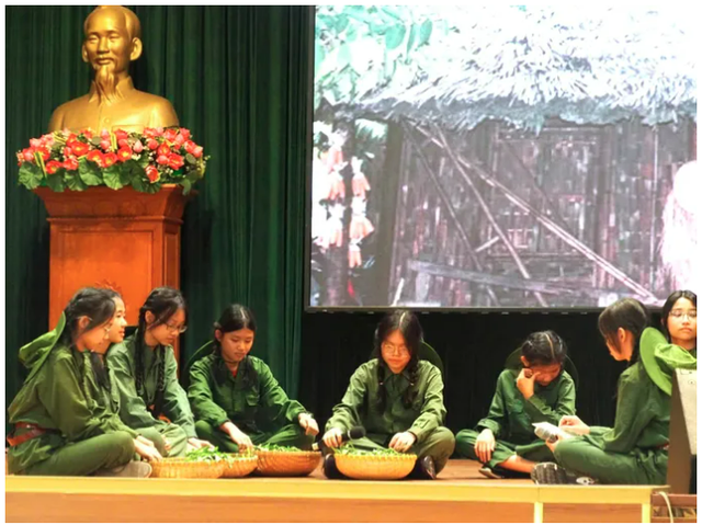 Học sinh lồng tiếng phim bằng tiếng Anh, Pháp, Đức, Nhật, Trung - Ảnh 3.