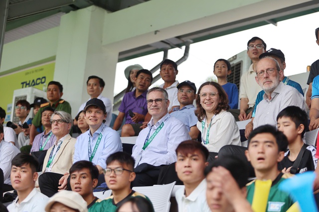 Khán giả ‘đặc biệt’ nước Đức bất ngờ trước sự lôi cuốn của giải bóng đá Thanh Niên sinh viên Việt Nam- Ảnh 1.