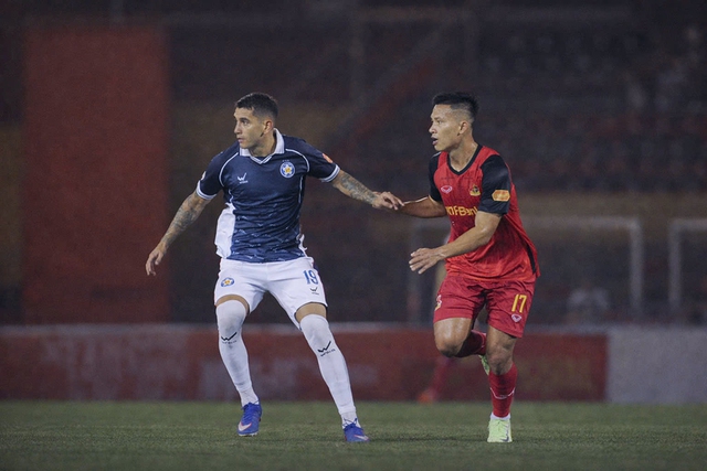 HLV Vũ Tiến Thành ra mắt chưa như ý- Ảnh 1.