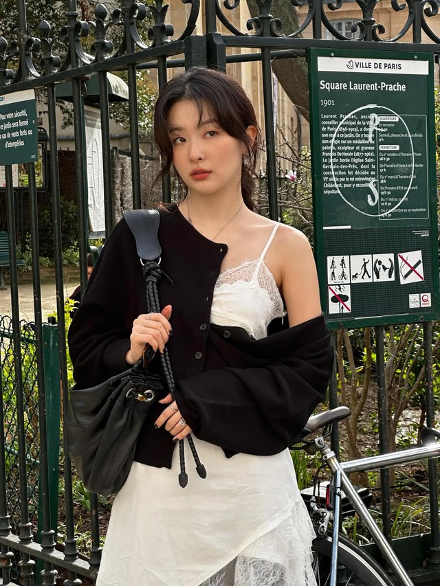 Áo cardigan mỏng giúp hoàn thiện phong cách thời trang trong ngày giao mùa- Ảnh 10. Áo cardigan mỏng giúp hoàn thiện phong cách thời trang trong ngày giao mùa- Ảnh 10.