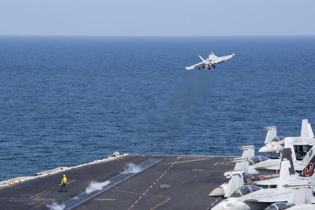 Rộ tin Mỹ sắp điều t&agrave;u s&acirc;n bay thứ 3 chống Iran - Ảnh 2.