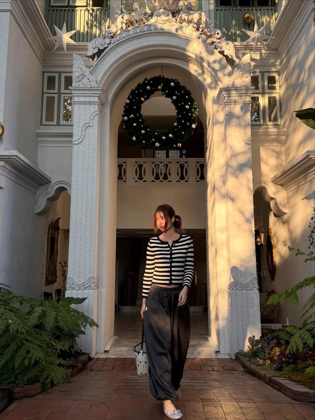 Áo cardigan mỏng giúp hoàn thiện phong cách thời trang trong ngày giao mùa- Ảnh 2. Áo cardigan mỏng giúp hoàn thiện phong cách thời trang trong ngày giao mùa- Ảnh 2.