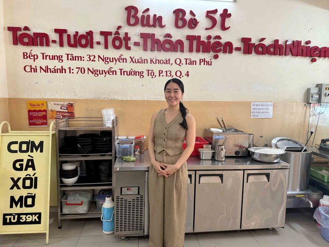 Lan tỏa tr&ecirc;n mạng x&atilde; hội: Nghĩa t&igrave;nh của qu&aacute;n b&uacute;n b&ograve; ở TP.HCM - Ảnh 1.