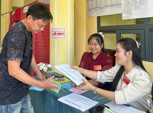 Cử tri đặc khu Thổ Ch&acirc;u ở An Giang bầu cử sớm- Ảnh 2.