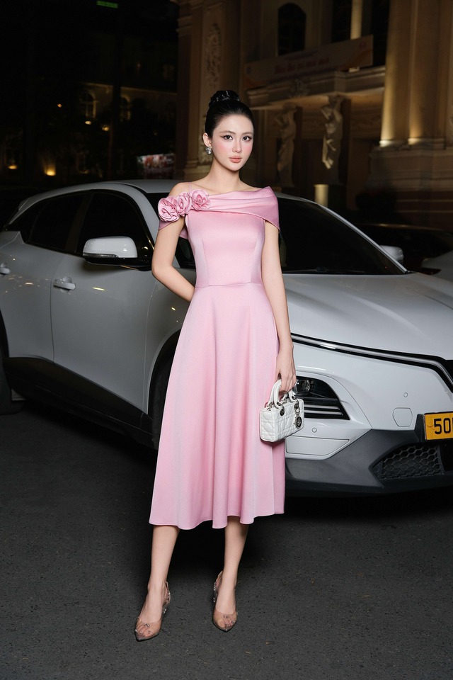 Sức hút khó cưỡng từ những chiếc túi xách dáng hộp- Ảnh 8.