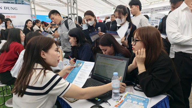 Nghệ An tính cách giữ chân người lao động- Ảnh 1. Nghệ An tính cách giữ chân người lao động- Ảnh 1.