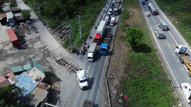 H&agrave;ng loạt vi phạm tại c&aacute;c b&atilde;i xe tr&aacute;i ph&eacute;p, phường C&aacute;t L&aacute;i ra qu&acirc;n xử l&yacute; - Ảnh 8.