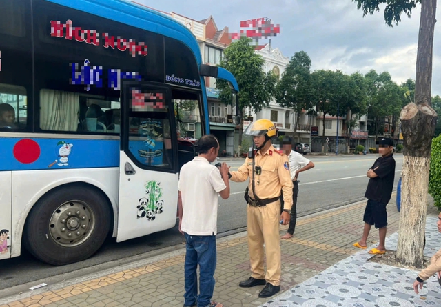 CSGT TP.HCM siết tốc độ trên Quốc lộ 13, có tài xế chạy hơn 100 Km/h - Ảnh 2.