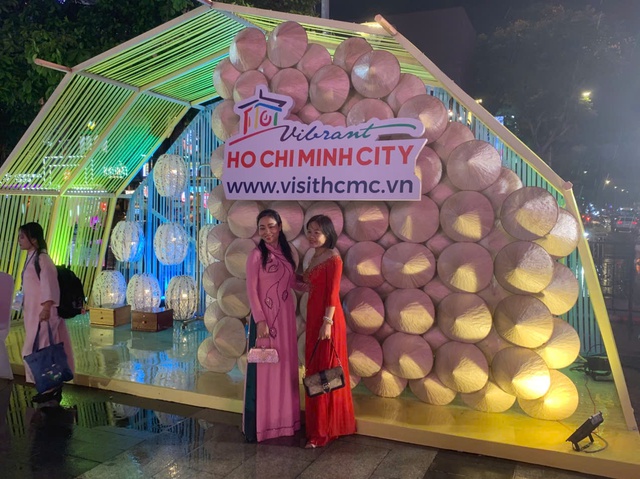 Giới trẻ h&aacute;o hức check-in tại Lễ hội &aacute;o d&agrave;i  - Ảnh 1.